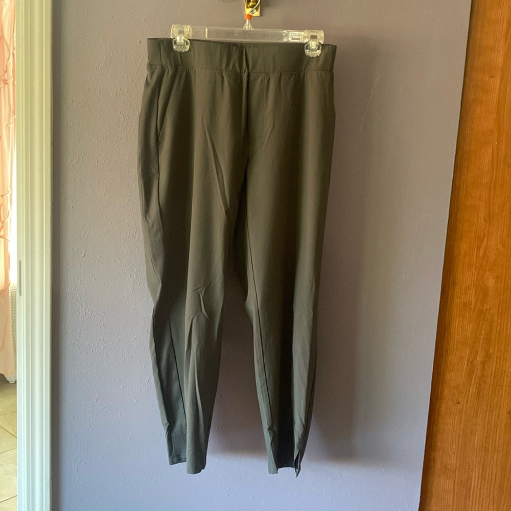 Quince performance tech ankle pant M